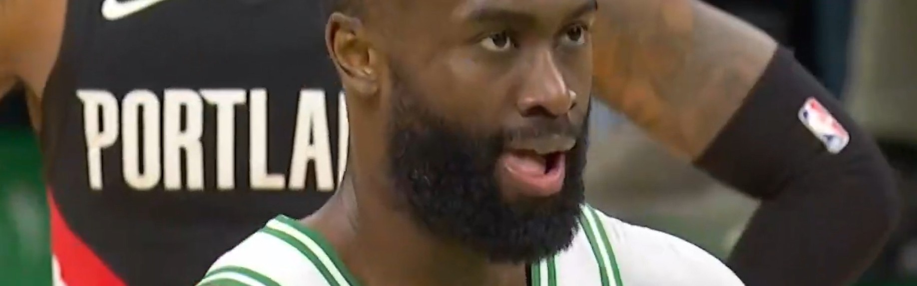 世界杯手机观看平台安装-凯尔特人掀翻开拓者！杨瀚森坐冷板凳：全明星新秀给吕佩尔递毛巾