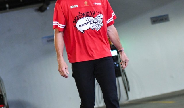 库里继续替补17+5勇士险胜国王结束4连败，梅尔顿21+4+5